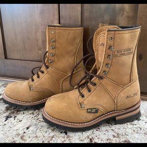 New without the box leather boots.